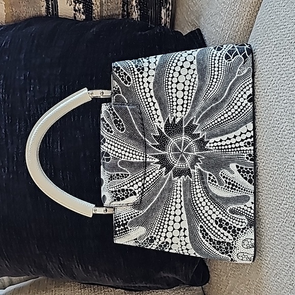 Limited Edition LVxYK 1 of 50 Made Capucines MM - Picture 3 of 13